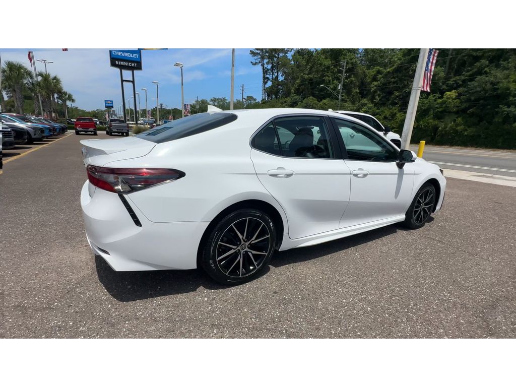 Vehicle image 10 of 31