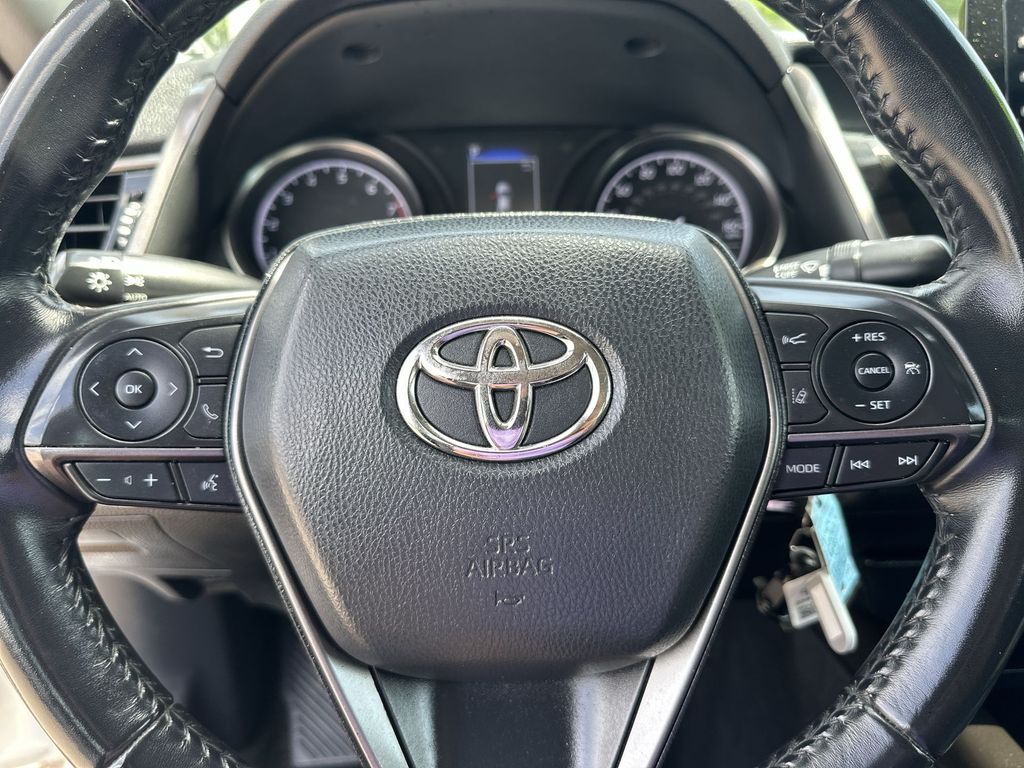 Vehicle image 21 of 31