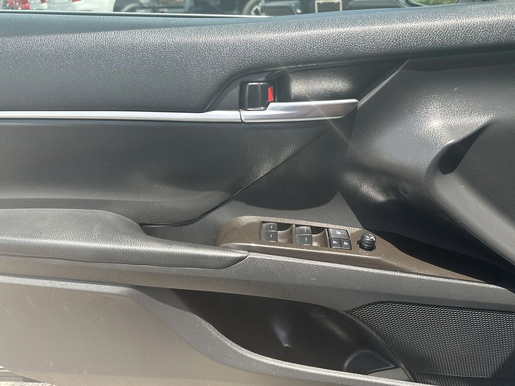 Vehicle image 28 of 31