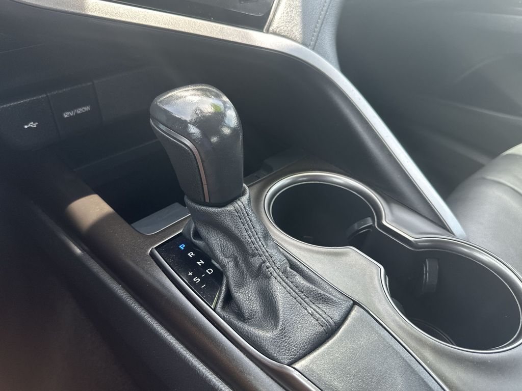 Vehicle image 26 of 31