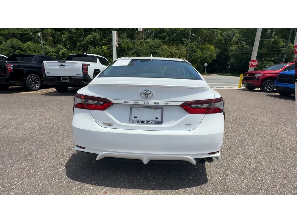 Vehicle image 11 of 31