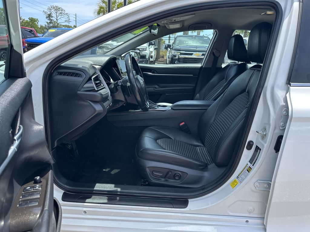 Vehicle image 19 of 31
