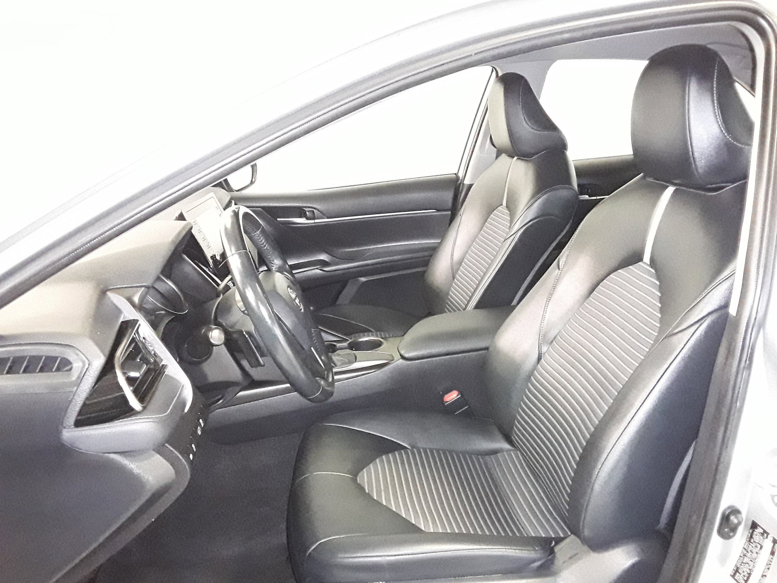 Vehicle image 8 of 29
