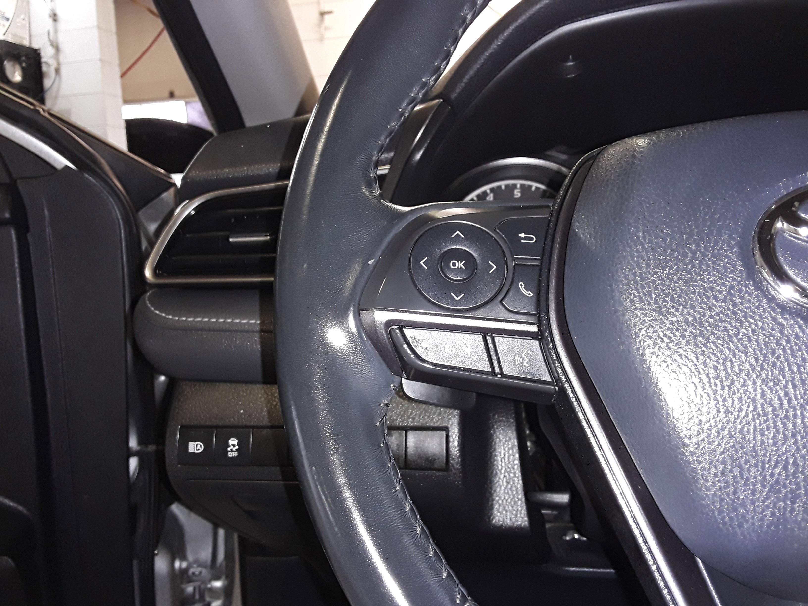 Vehicle image 13 of 29
