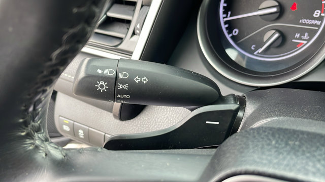 Vehicle image 23 of 34