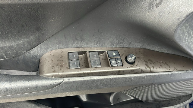 Vehicle image 30 of 34