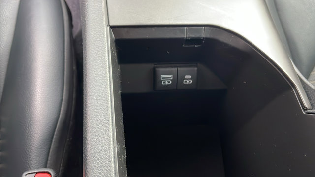 Vehicle image 19 of 34