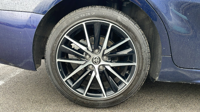 Vehicle image 10 of 34