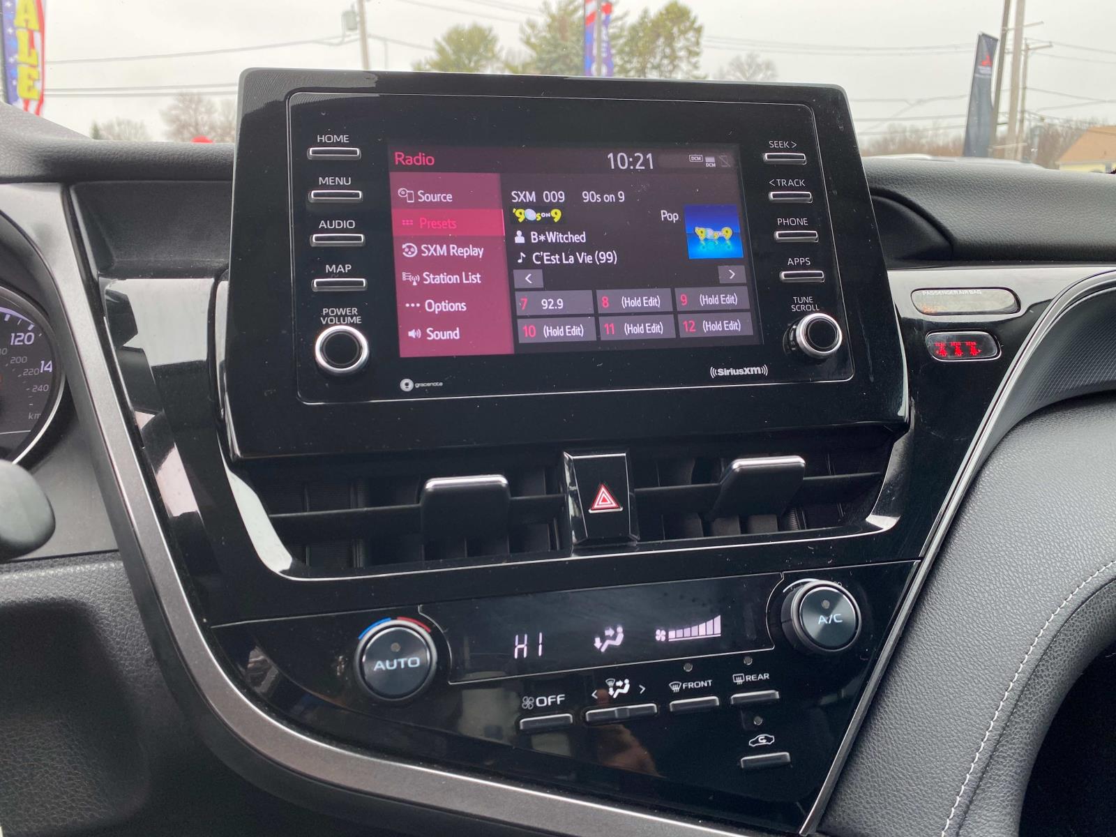 Vehicle image 11 of 27