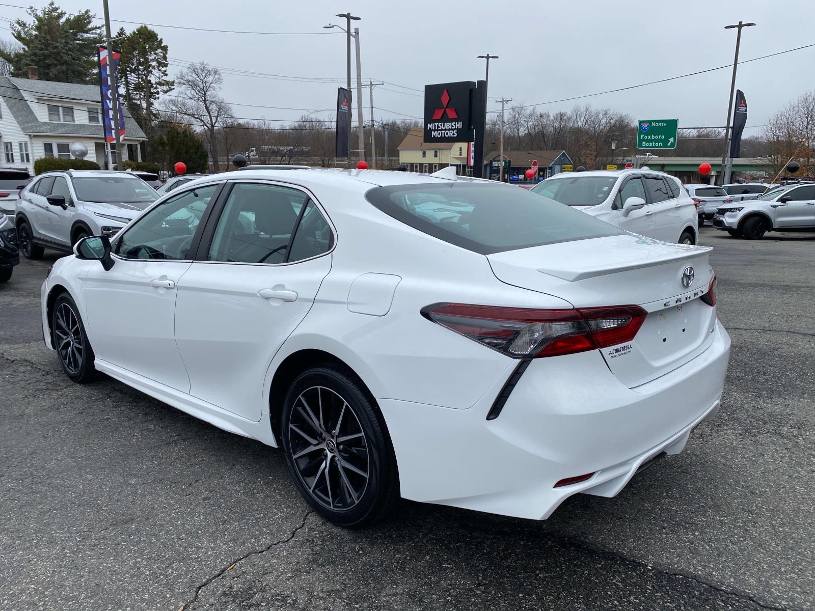 Vehicle image 8 of 27