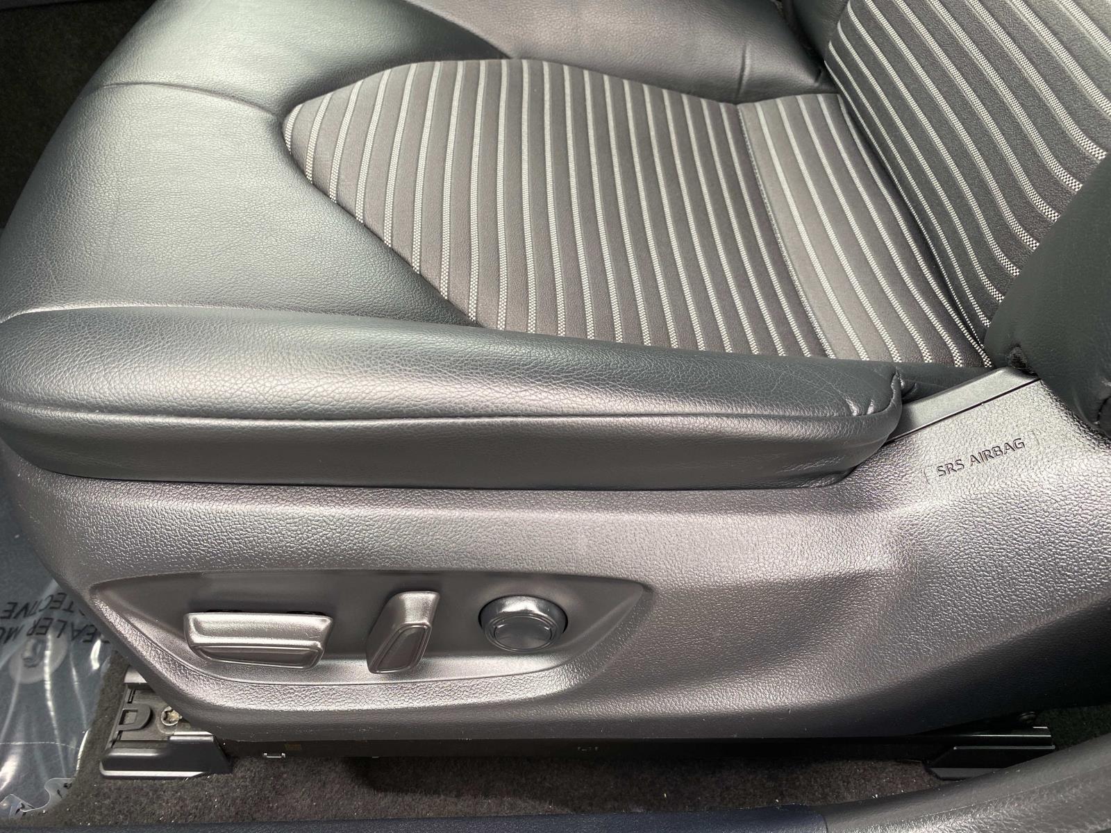 Vehicle image 21 of 27