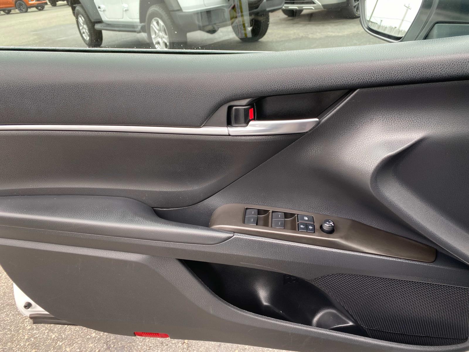 Vehicle image 20 of 27