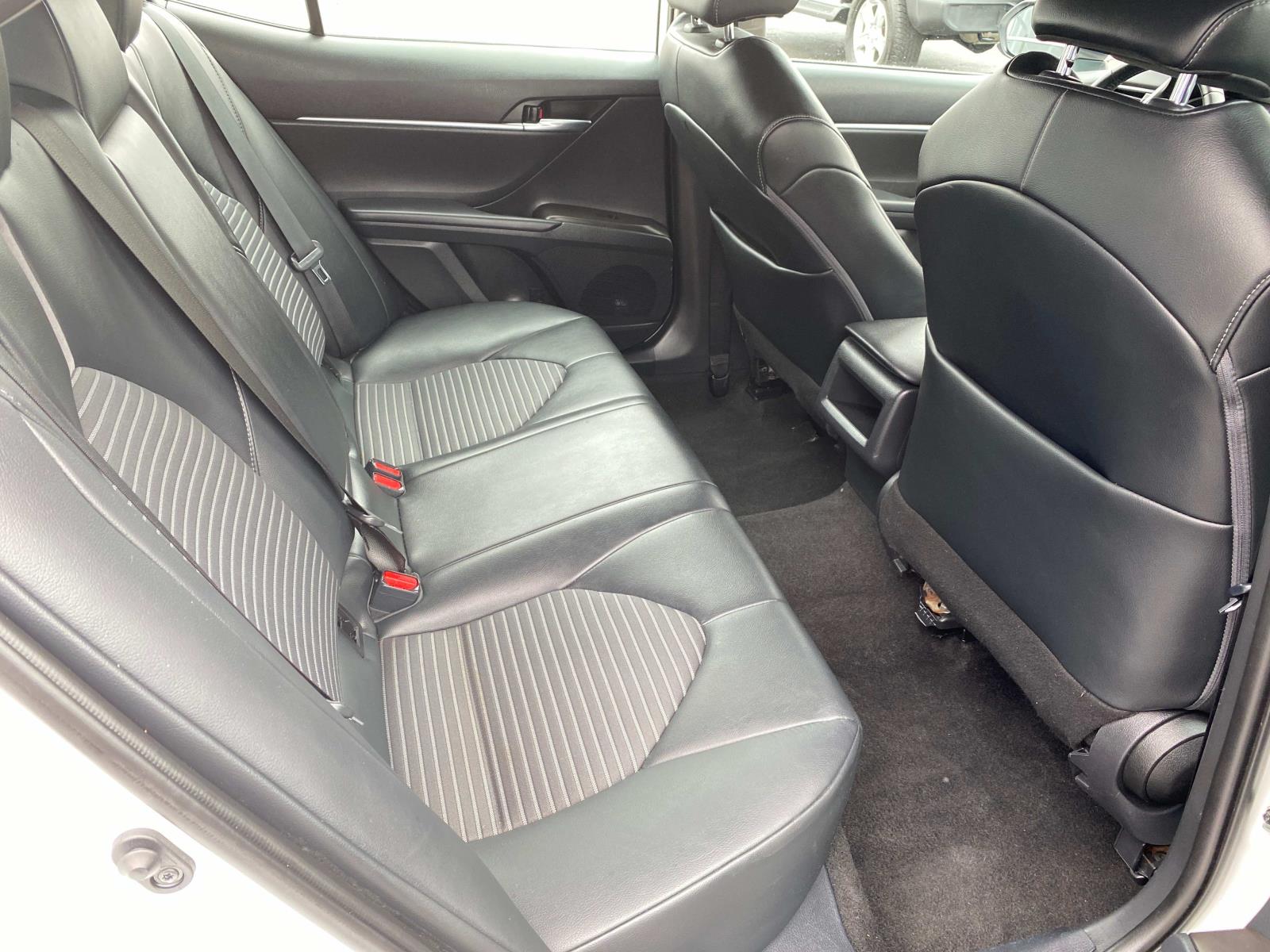 Vehicle image 23 of 27