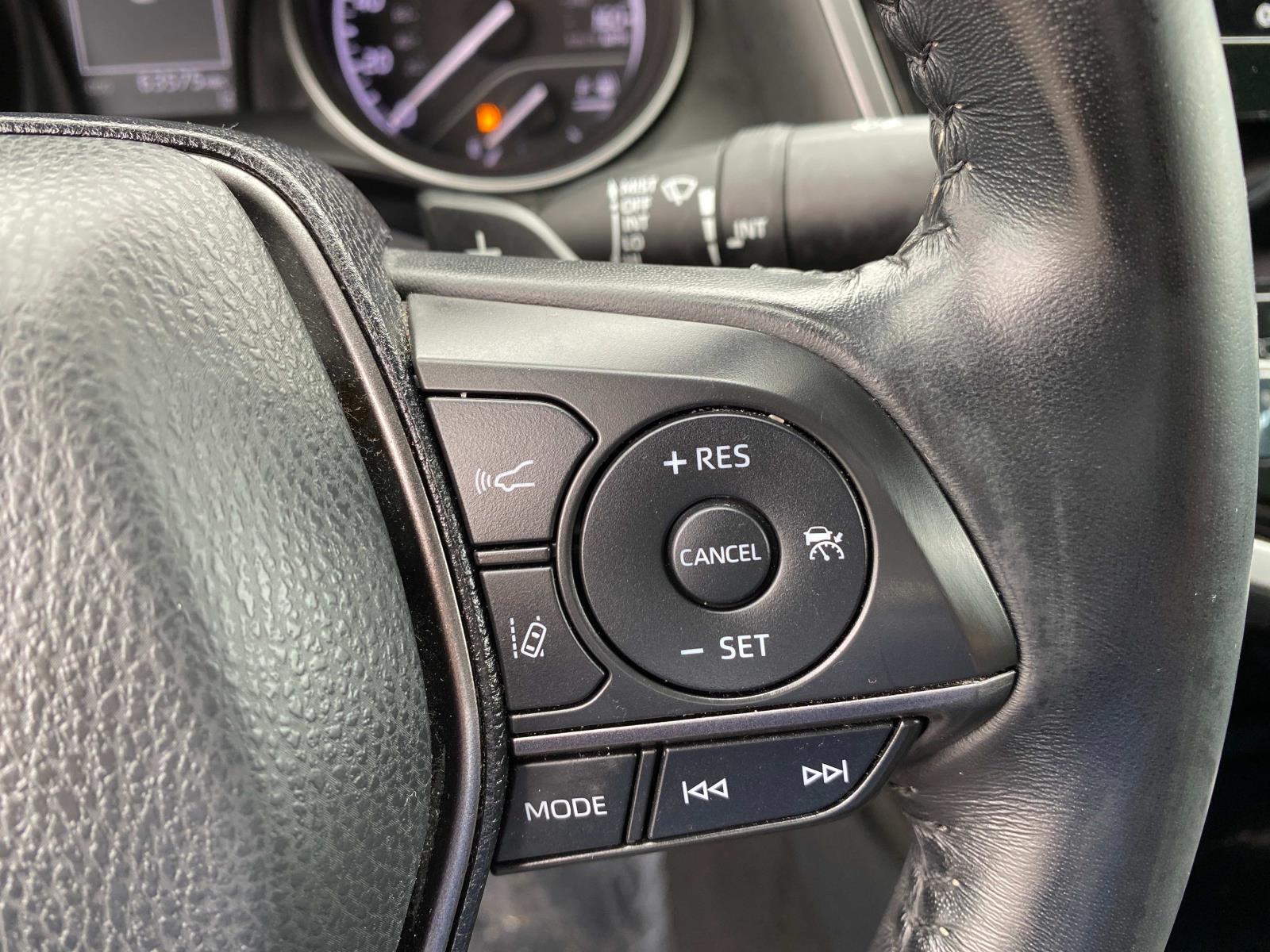 Vehicle image 16 of 27