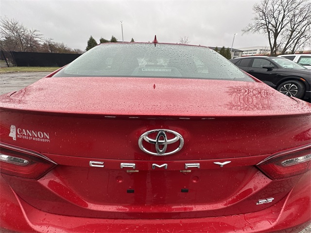 Vehicle image 10 of 32