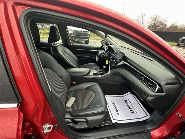 Vehicle image 27 of 32