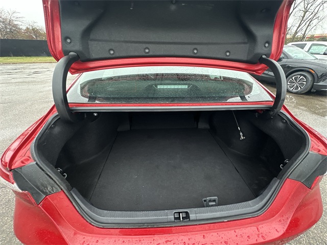 Vehicle image 25 of 32