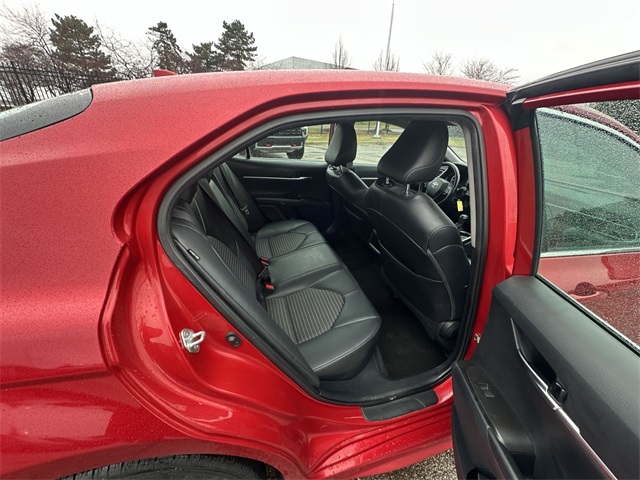 Vehicle image 26 of 32