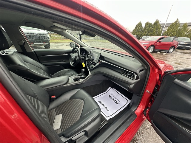 Vehicle image 28 of 32