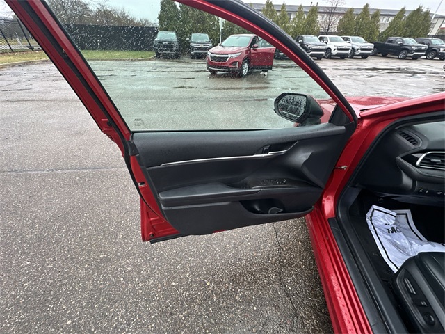 Vehicle image 22 of 32