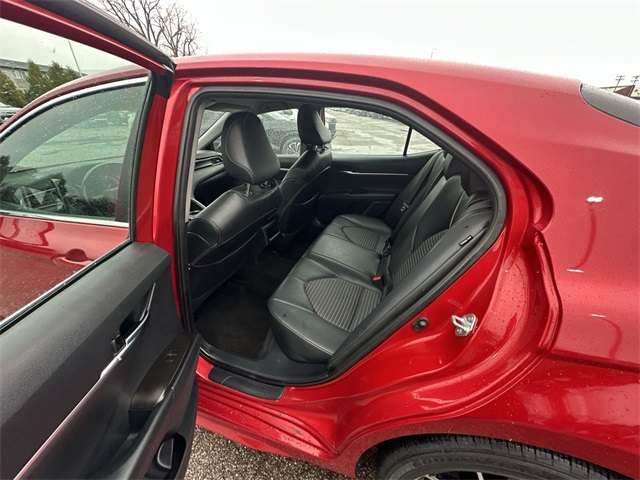 Vehicle image 24 of 32