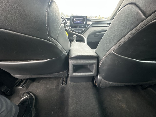 Vehicle image 21 of 32