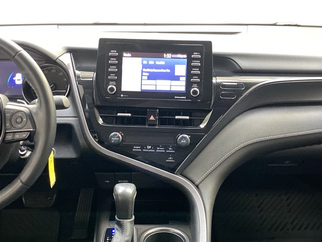 Vehicle image 21 of 37
