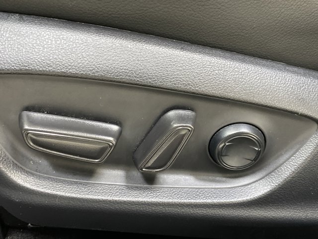 Vehicle image 24 of 37