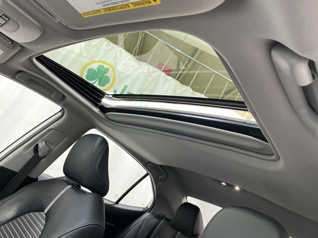 Vehicle image 20 of 37