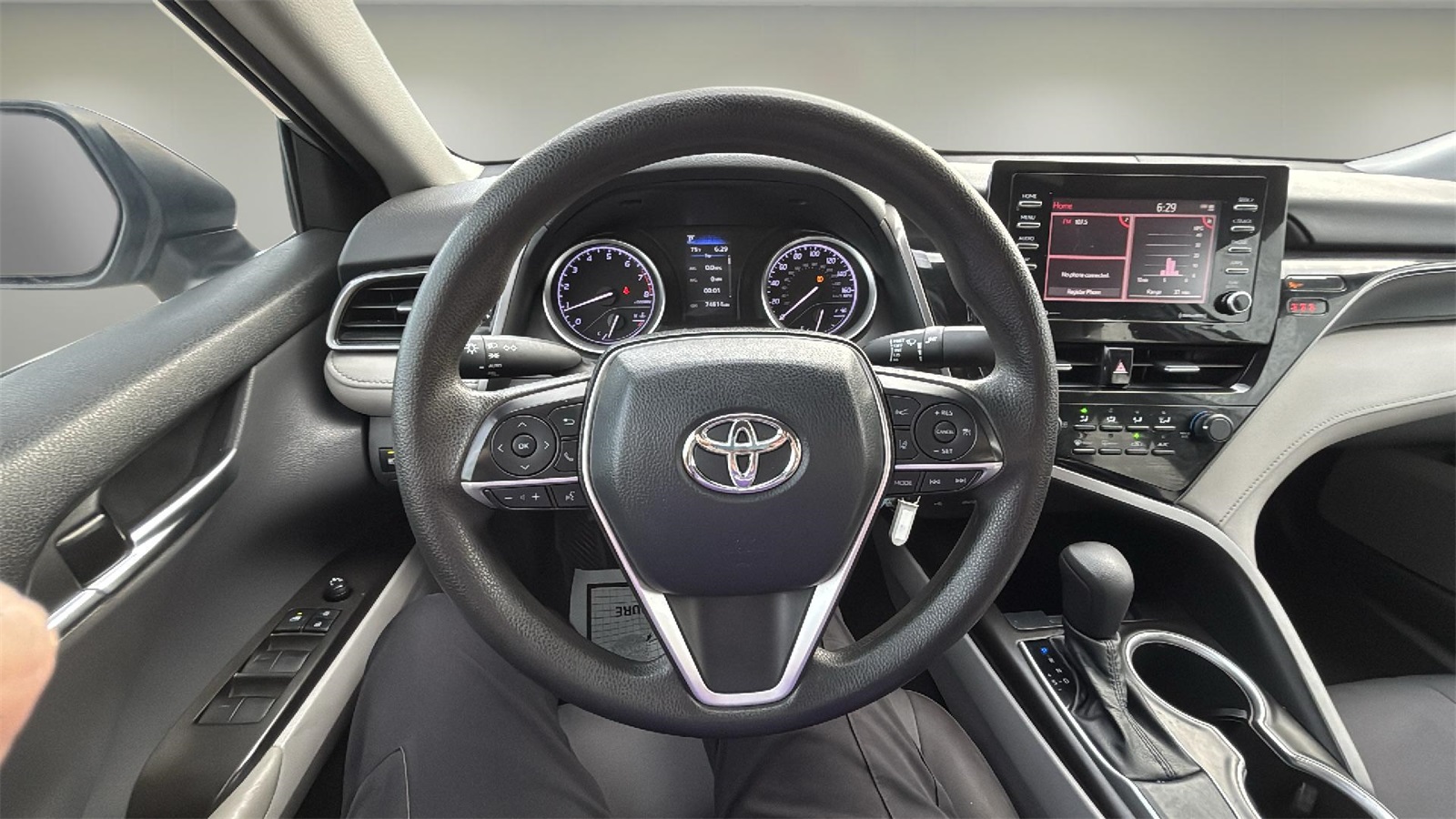 Vehicle image 8 of 22