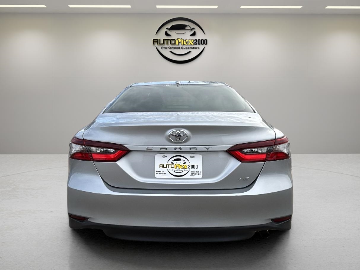 Vehicle image 4 of 22