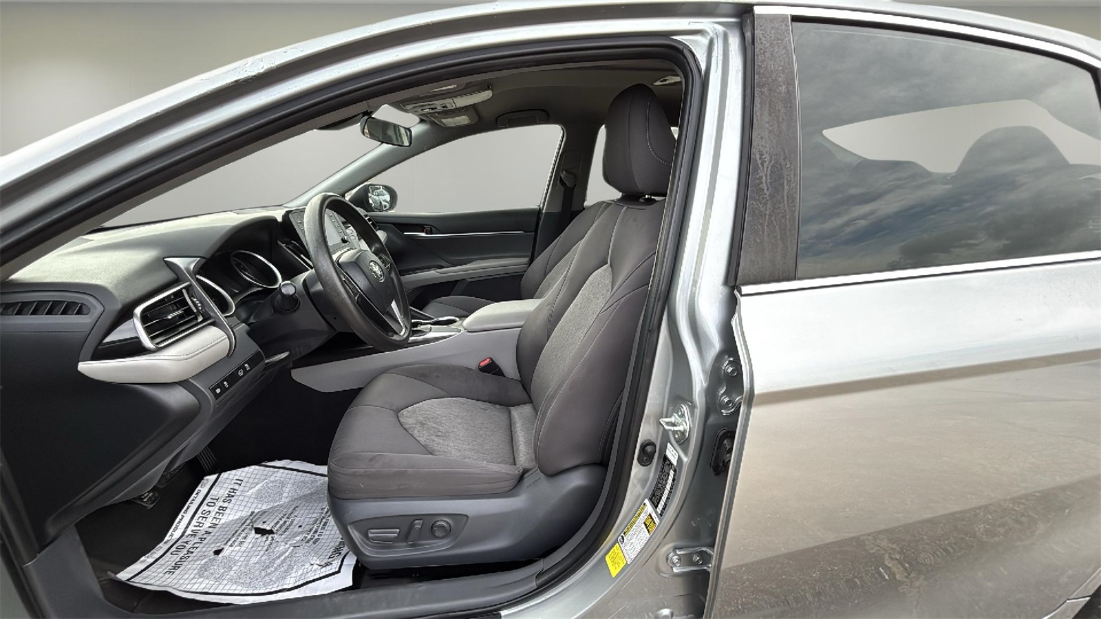 Vehicle image 14 of 22