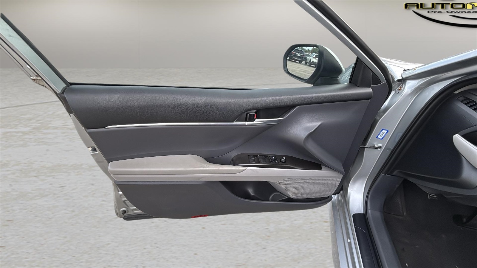 Vehicle image 17 of 22