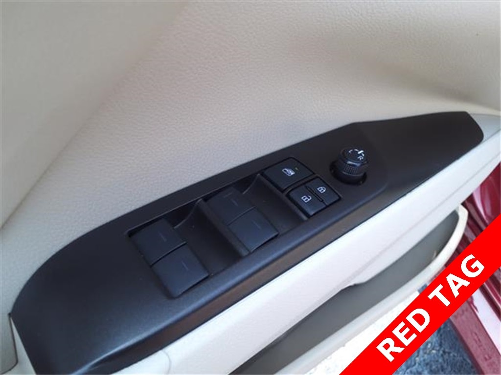 Vehicle image 18 of 25