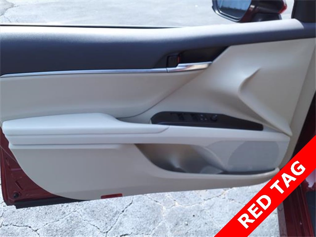 Vehicle image 17 of 25