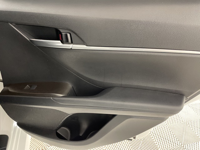 Vehicle image 35 of 41