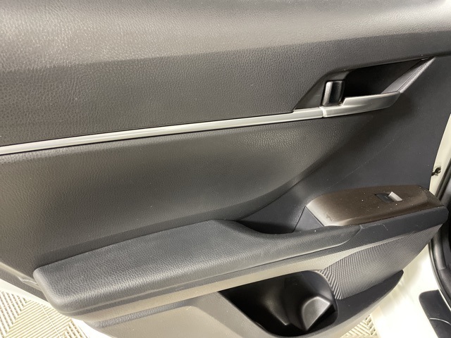 Vehicle image 32 of 41