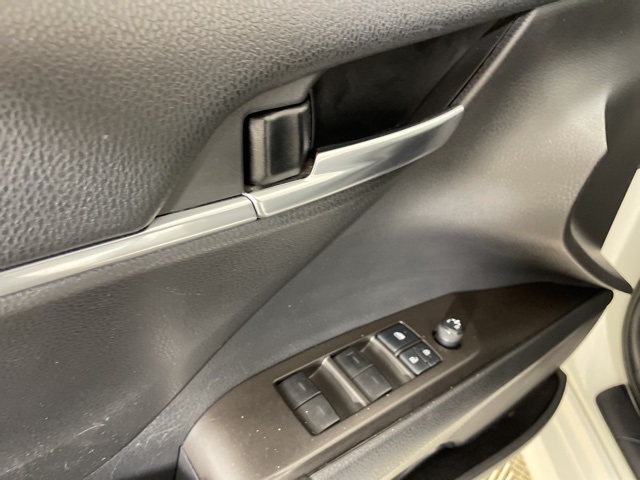 Vehicle image 13 of 41