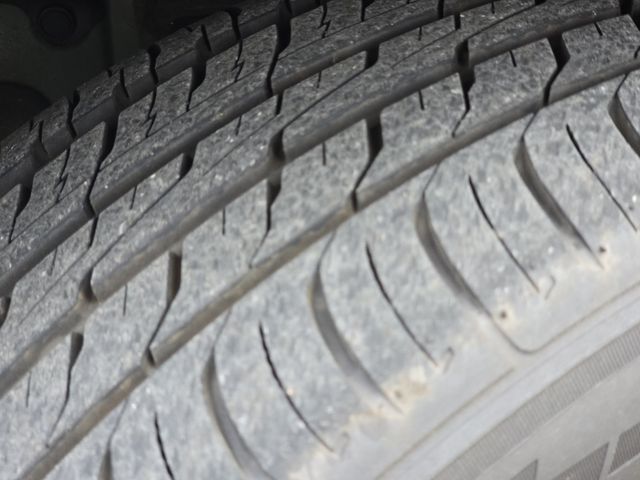 Vehicle image 21 of 32