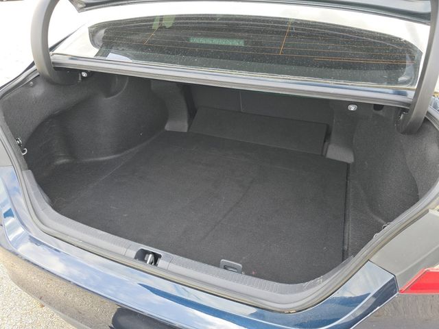 Vehicle image 23 of 32