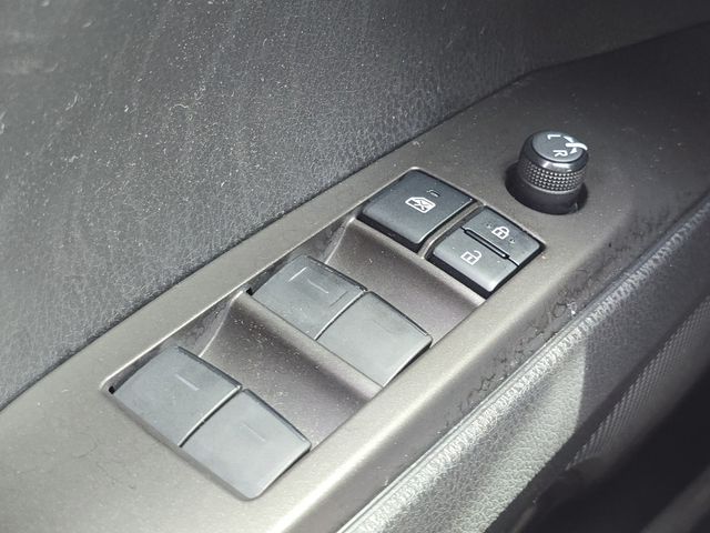 Vehicle image 16 of 32