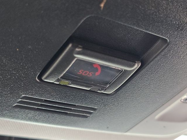 Vehicle image 17 of 32