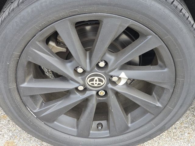 Vehicle image 20 of 32
