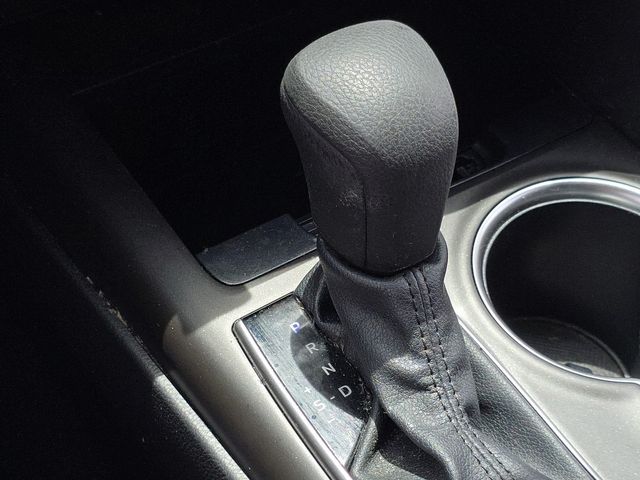 Vehicle image 13 of 32