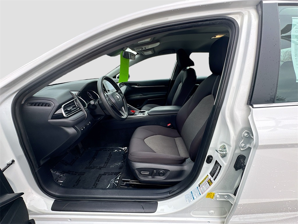 Vehicle image 18 of 24