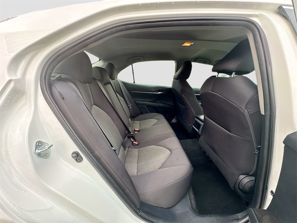 Vehicle image 21 of 24