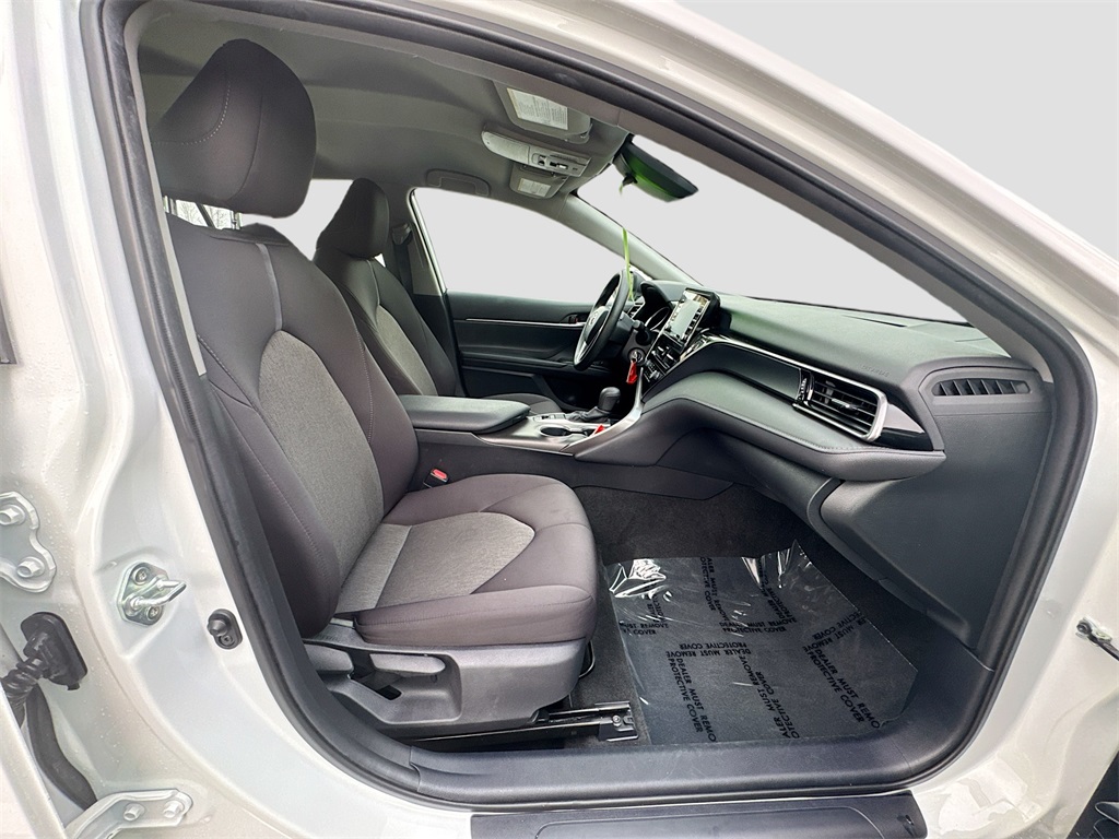 Vehicle image 22 of 24
