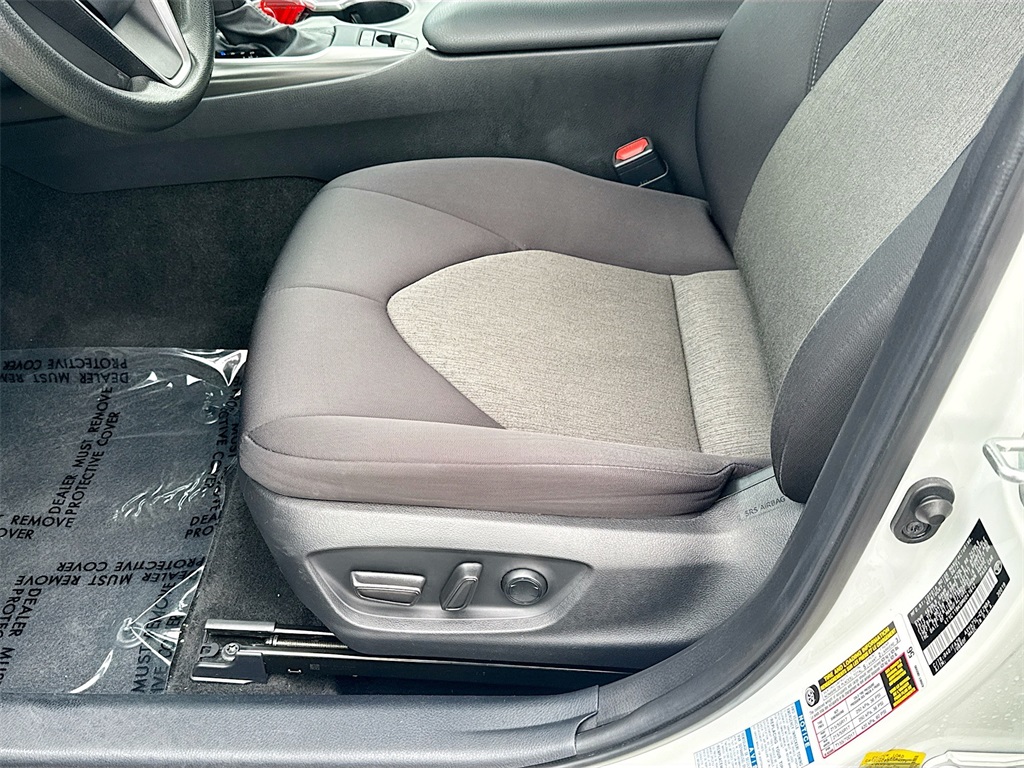 Vehicle image 17 of 24