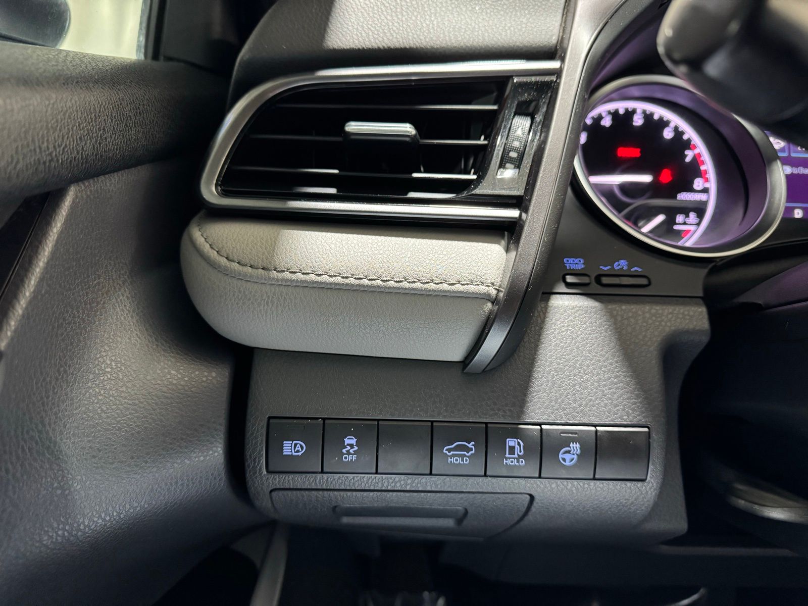 Vehicle image 21 of 26