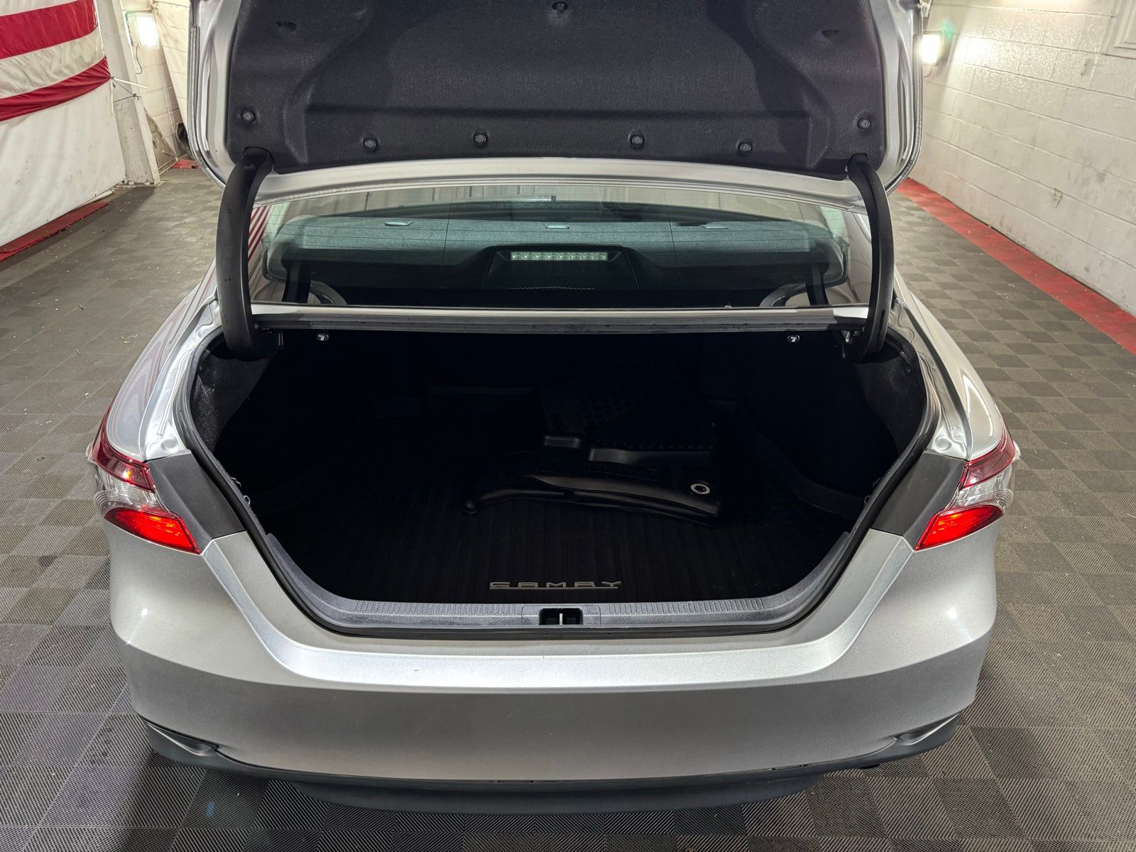 Vehicle image 16 of 26